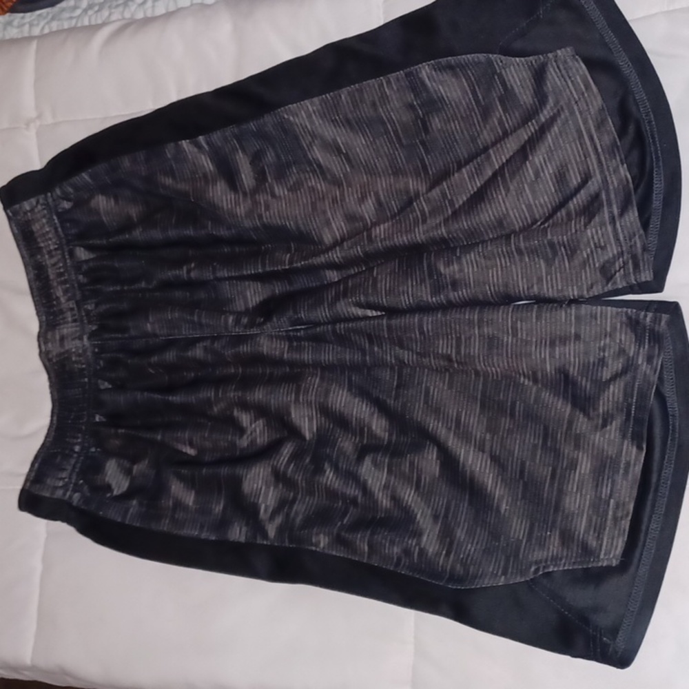 Legend black gray basketball gym shorts size M